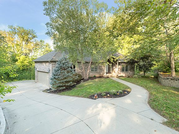 2nd image of 6685 Royal Ln