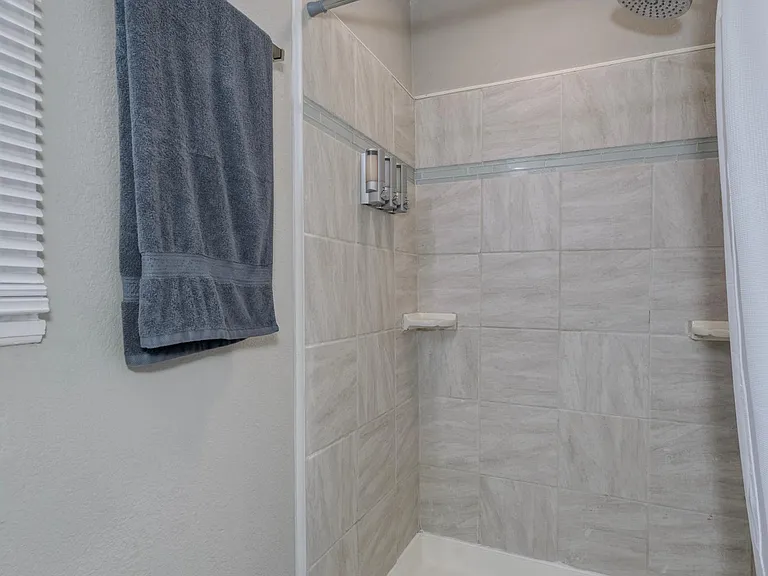 2511 Cruft St — Photo 9