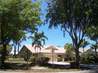 2037 Woodlake Cir, Deerfield Beach, FL 33442