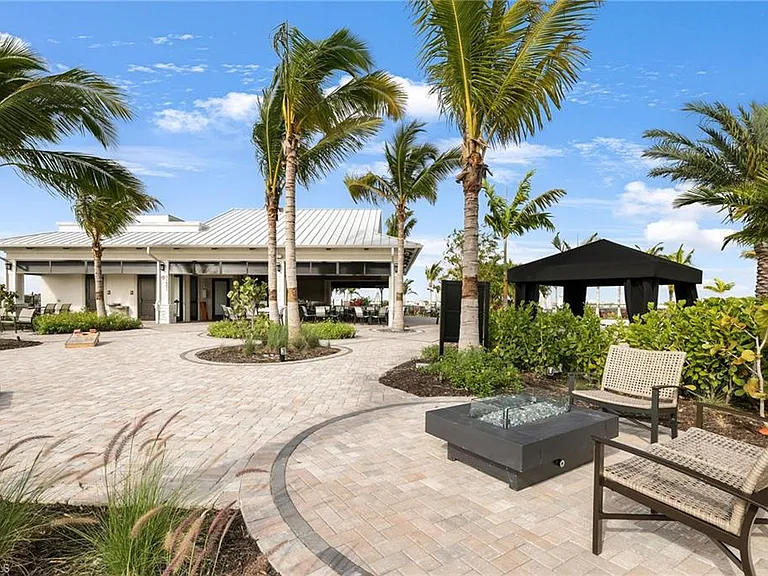 11694 Canal Grande Dr — Photo 38