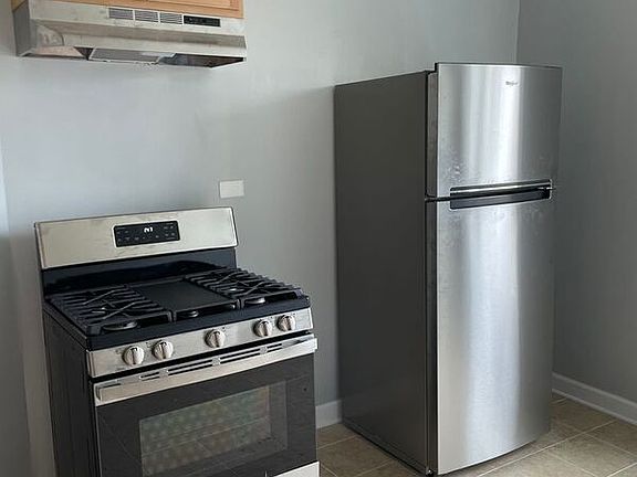 5th image of 728 N Pine Ave #3F