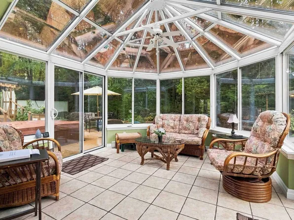 9 Evans Ct, Dartmouth, NS B2X 2T5