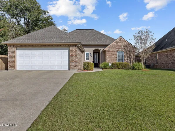 302 Edgewater Dr, Broussard, LA 70518
