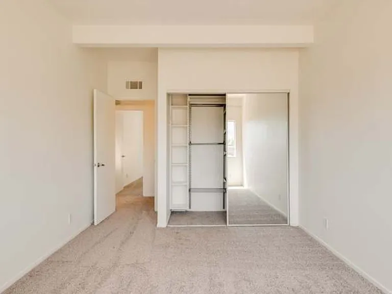 4900 Whitsett Ave #7 — Photo 22