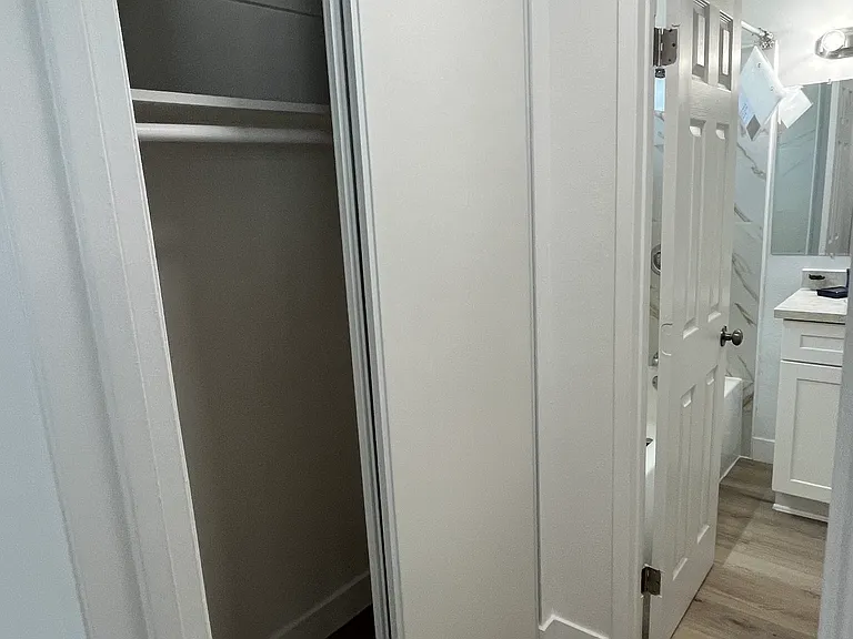 5548 Yarmouth Ave #8 — Photo 5