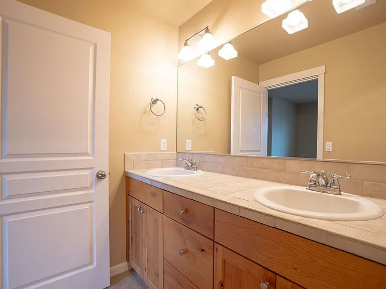 20487 Brentwood Ave — Photo 35