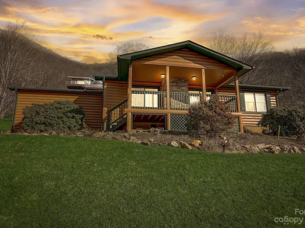 88 Sunshine Dr, Maggie Valley, NC 28751