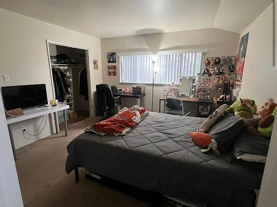 2nd image of 427 Anza Ave