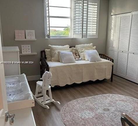 5th image of 90 Edgewater Dr APT 402