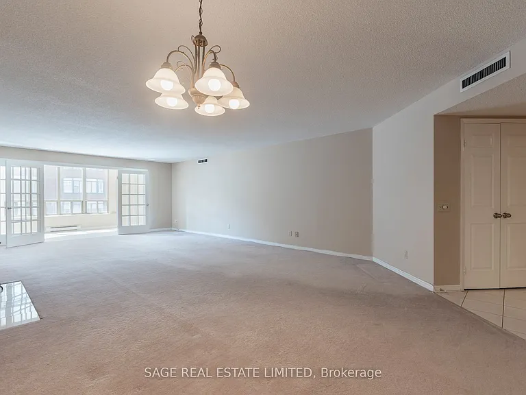25 George St S #302 — Photo 13