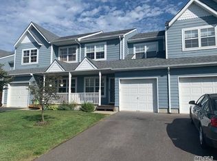 7 Shady Ln, Central Islip, NY 11722