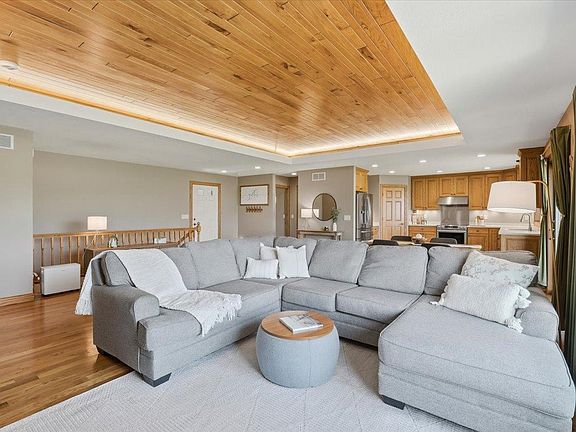 3rd image of 148 Medinah Cir W