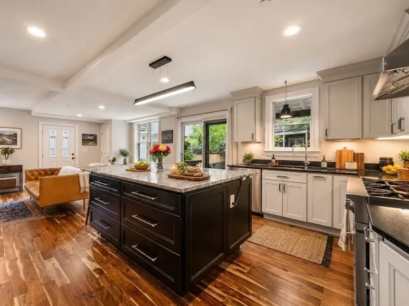 299 Columbia St #299, Cambridge, MA 02139