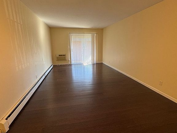4th image of 3627-3631 N Rockton Ave #3631-302