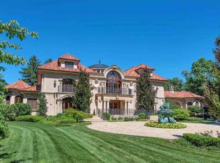 954 Colonial Rd, Franklin Lakes, NJ 07417