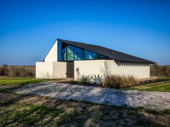 1905 Century Farms Rd, Burton, TX 77835