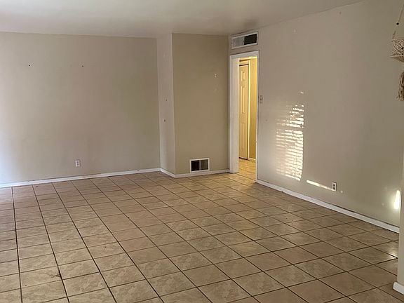 4th image of 1200 Honeysuckle Dr