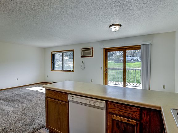 3rd image of 2820 Edgewood Dr #4