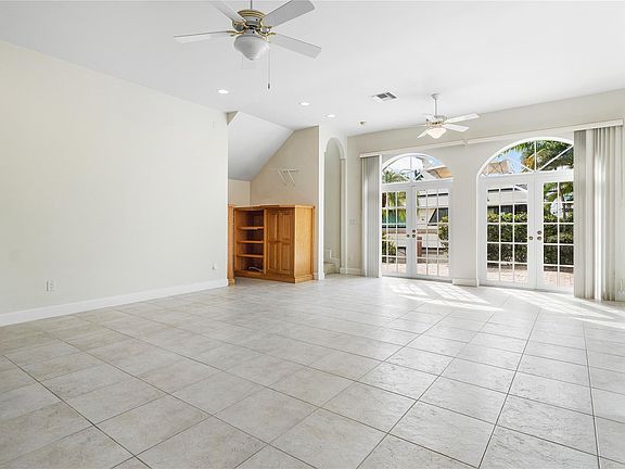 5th image of 1500 SE 12th Court