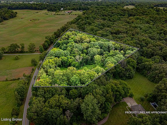 5th image of 930 Garrett Rd