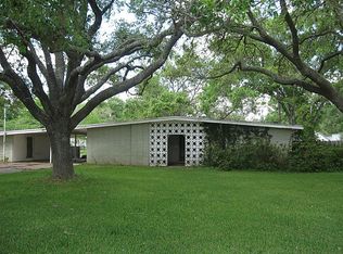 204 W Center St, Eagle Lake, TX 77434