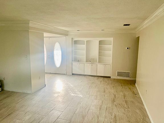3rd image of 2713 Castle Oak Ave
