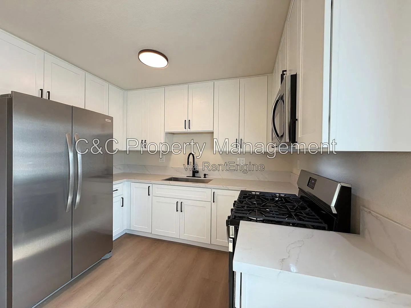 3 bed, 2.0 bath, 2820 sqft, $3,700 — Photo 3