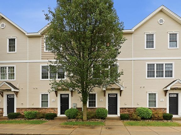 2nd image of 10 Regency Ct Unit 10