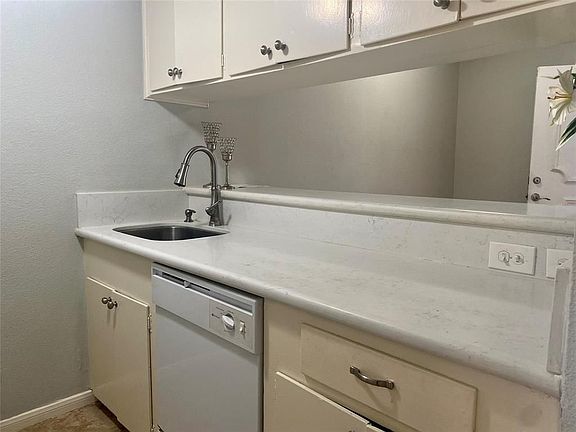 4th image of 5343 Richmond Ave #8