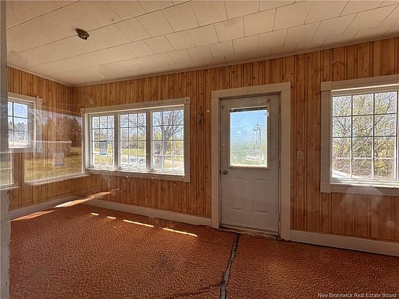 15th image of 233 Hilldale Rd