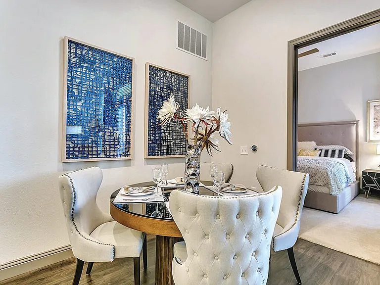 The Huntington Apartments — Photo 10