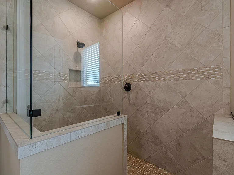 115 Laughing Pear Cv — Photo 27