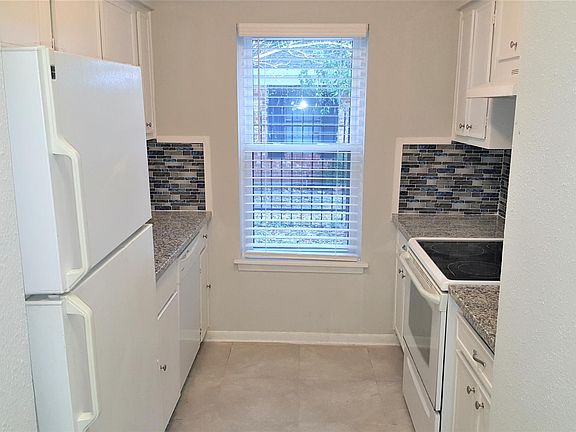 4th image of 5830 Clarewood Dr APT B