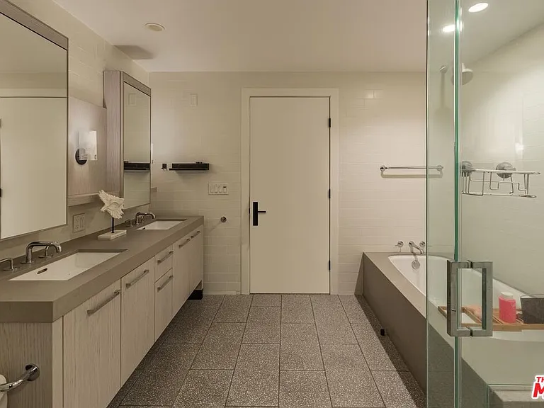10777 Wilshire Blvd #205 — Photo 21