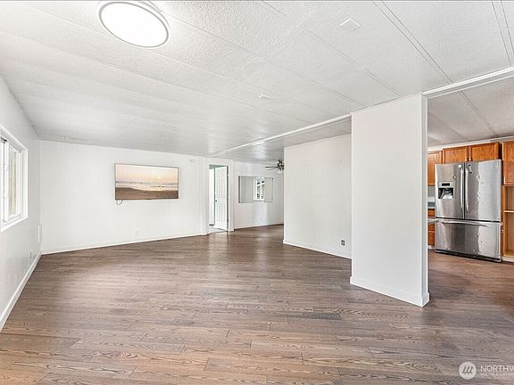 4th image of 20821 93rd Street E