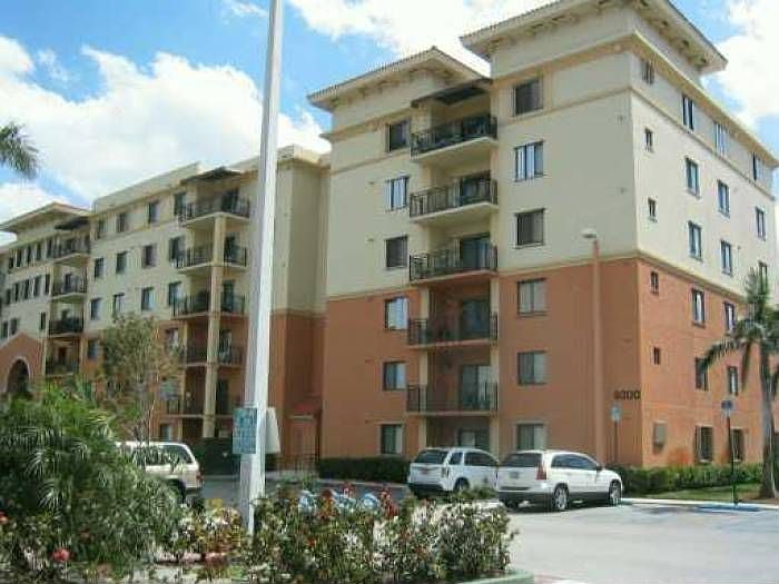 2nd image of 9300 Fontainebleau Blvd #E613