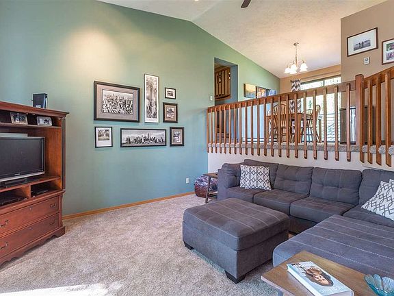2nd image of 1525 N Arc Ct