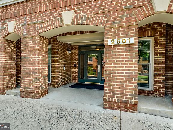 3rd image of 2901 Saintsbury Plz APT 105
