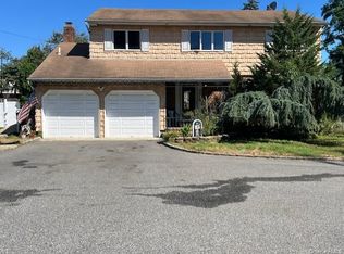 639 Townline Rd, Hauppauge, NY 11788