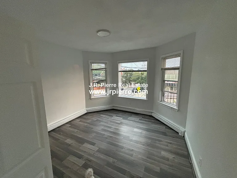 560 Main St #2 — Photo 3