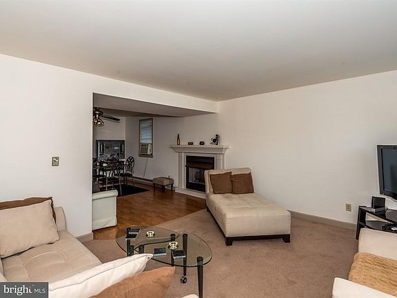 4th image of 349 Kelly Ave