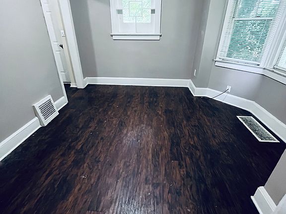 4th image of 99 Oliver St