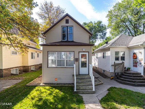 505 N 7th St, Grand Forks, ND 58203