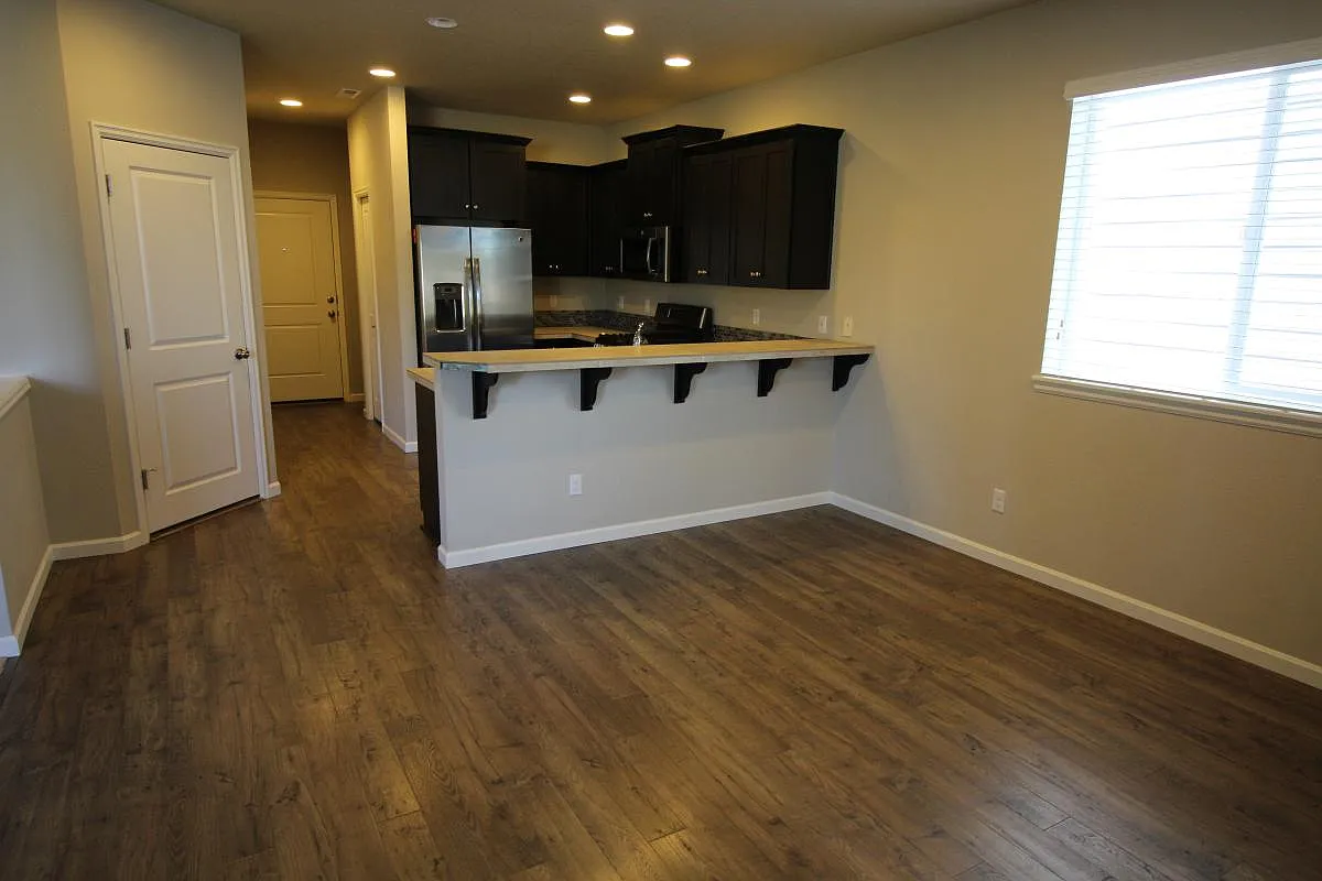 4 bed, 2.5 bath, 1850 sqft, $3,150 — Photo 4