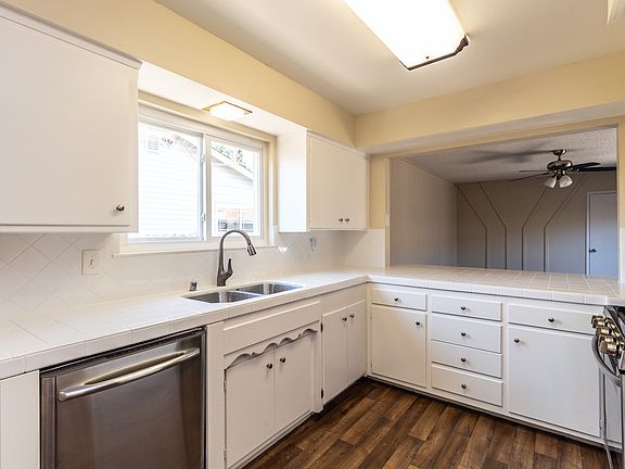 2nd image of 6438 Oakcreek Way