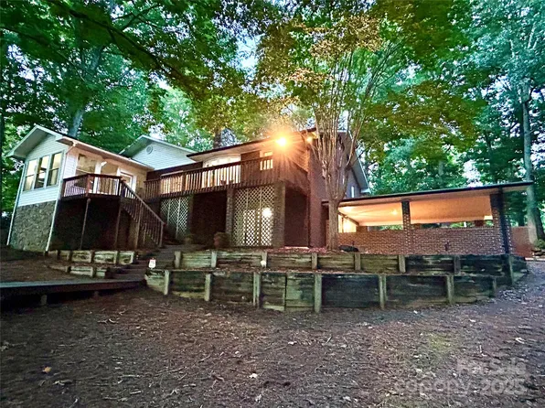 143 Uwharrie Ct #1080-1081, Mount Gilead, NC 27306