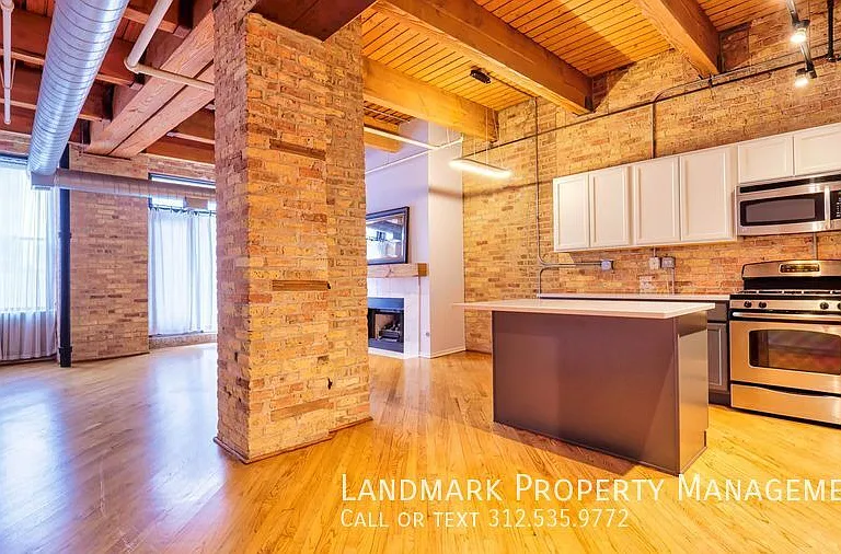 375 W Erie St #403 — Photo 2