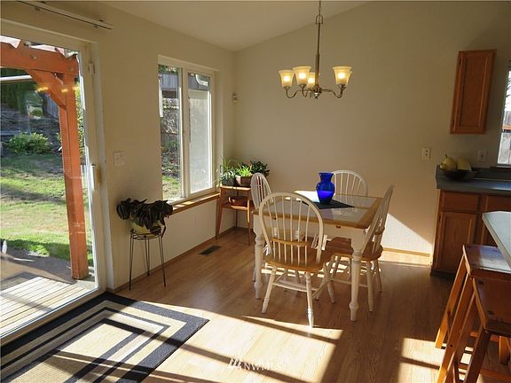 5th image of 1321 Scarlet Oaks Drive SE