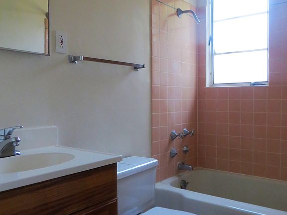 3rd image of 5 Aragon Blvd APT 8