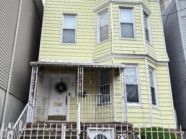 95 Bidwell Ave, Jersey City, NJ 07305